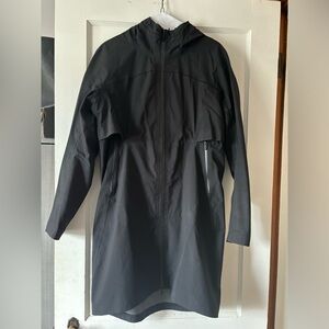 Lululemon lightweight women’s raincoat